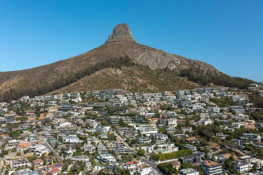 7 Bedroom Property for Sale in Fresnaye Western Cape